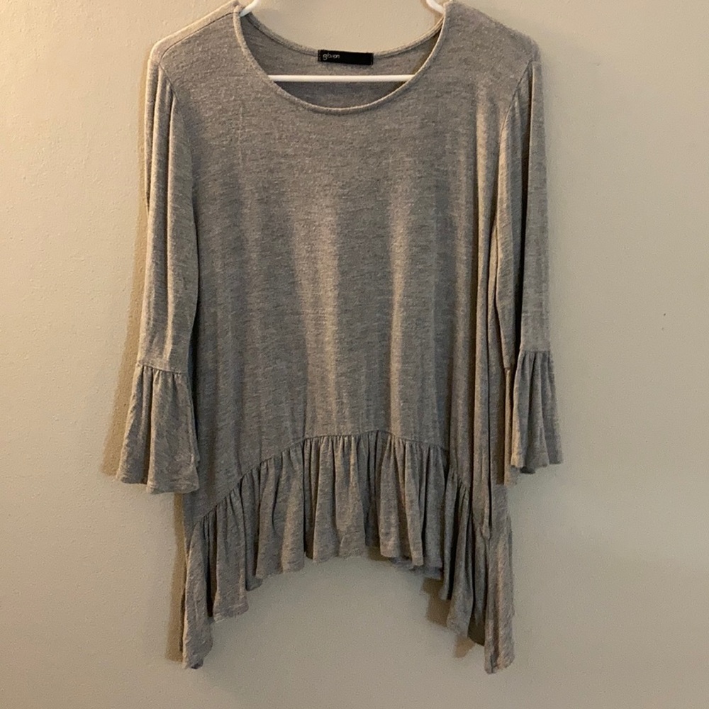 Grey mid sleeve.